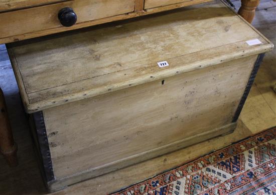 Pine chest